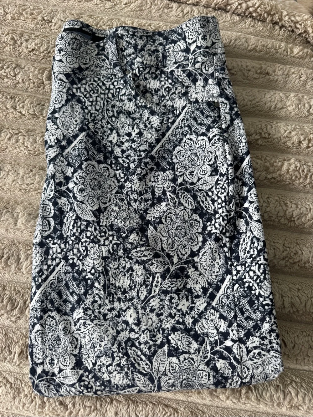 Women's Navy and White Floral Print capri Pants